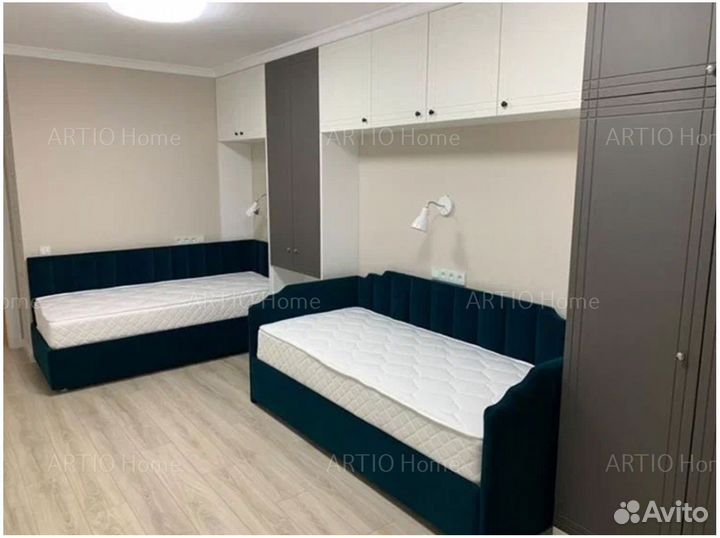 Детская кровать с мягкой спинкой