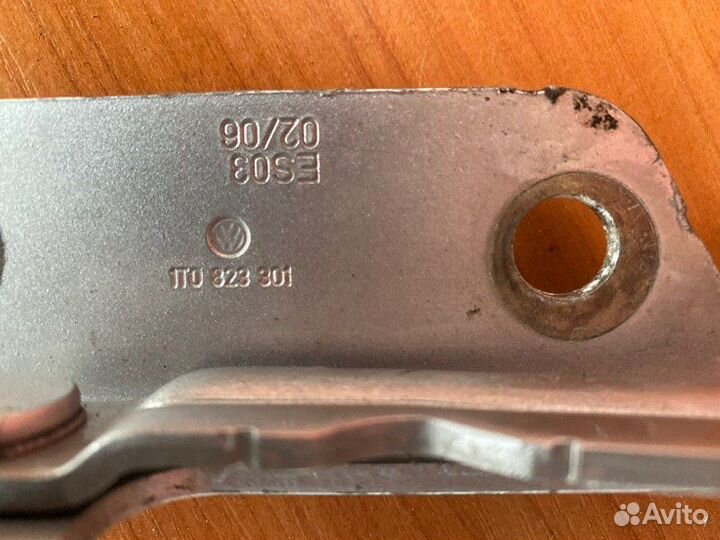 Петля капота передняя левая Vw Touran minivan BSE