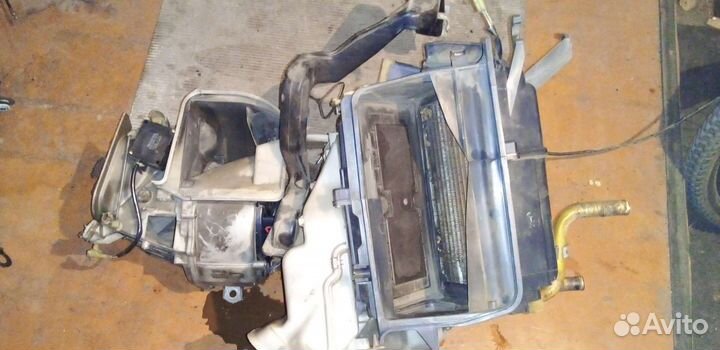 Корпус с мотором отопителя Тoyota AT170
