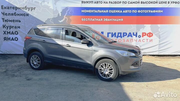 Накладка торпедо правая Ford Kuga 1785587