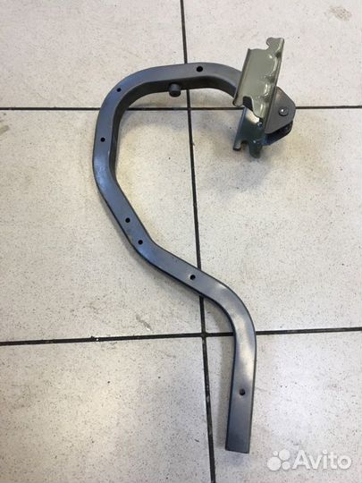 Петля багажника правая Nissan Almera N16 QG15DE