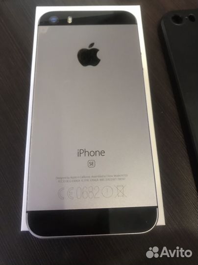iPhone SE, 16 ГБ