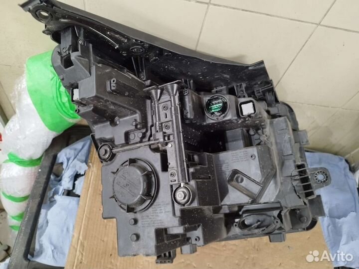 Левая фара Hyundai Santa Fe 4