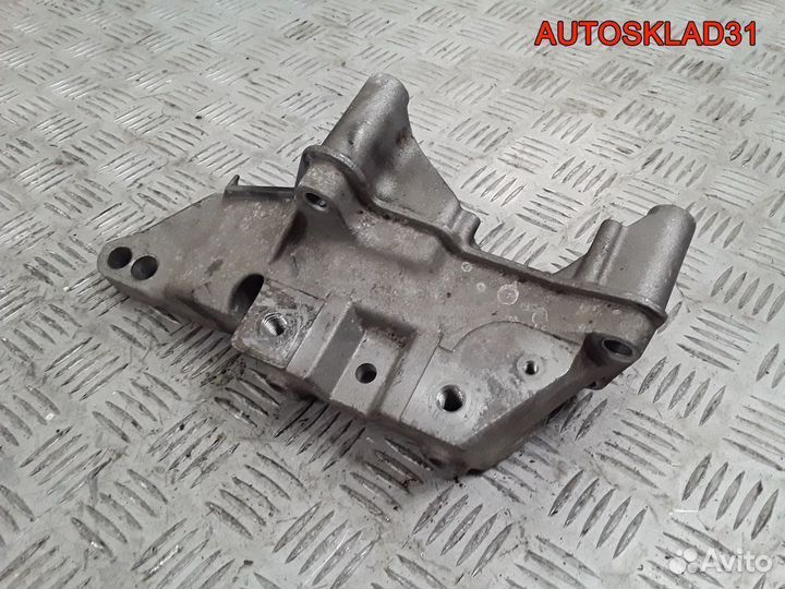 Кронштейн двигателя правый VW Golf 4 036199275J