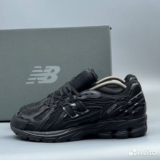 Новинка New Balance 1906