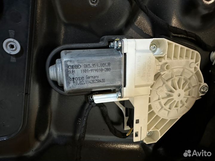 Моторчик стеклоподъемника audi A8 D4