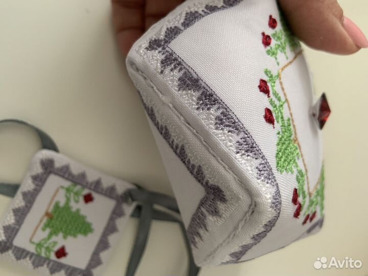Игольница с вышивкой