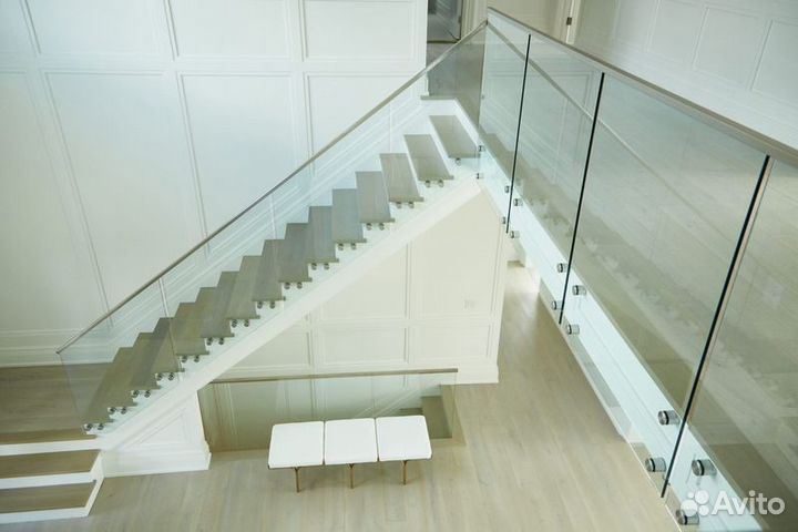 Стеклянное ограждение для лестниц