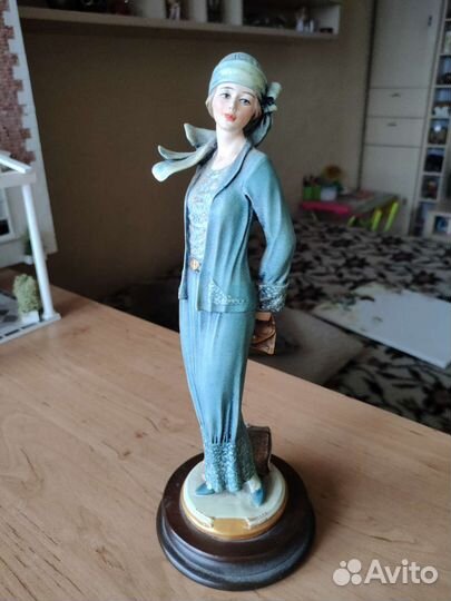 Статуэтки из полистоуна и фарфора