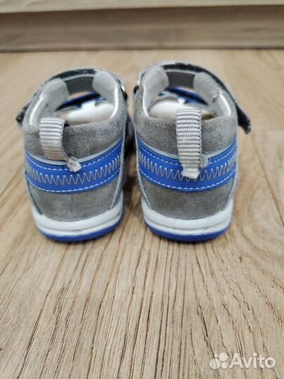 Сандалии bartek на 23 размер