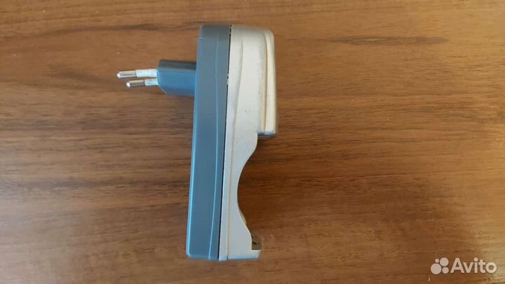 Зарядное устройство для аккум. батареек Vanson