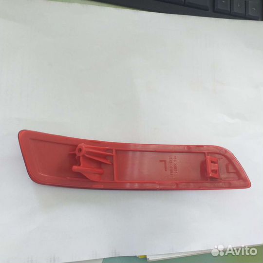 Левый отражатель заднего бампера Rav4 (05-12)