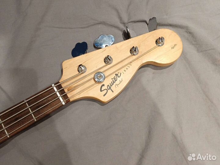 Бас гитара Squier Jazz Bass