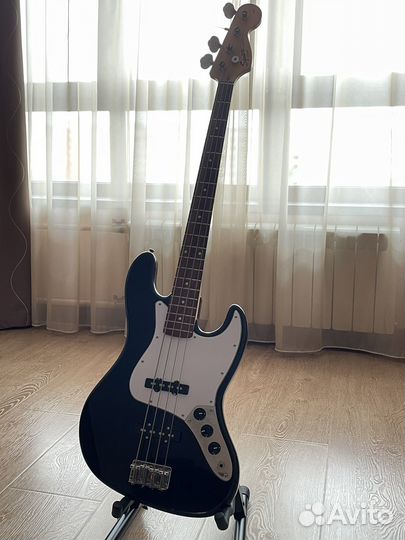 Складная стойка под гитару