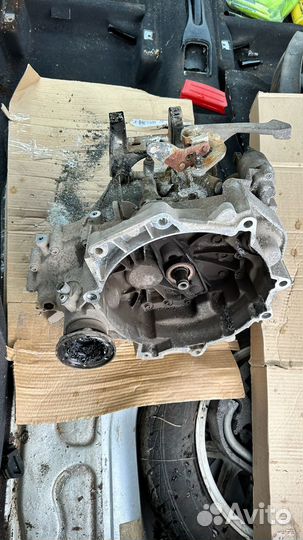 Коробка передач Skoda Volkswagen 02T301103AB