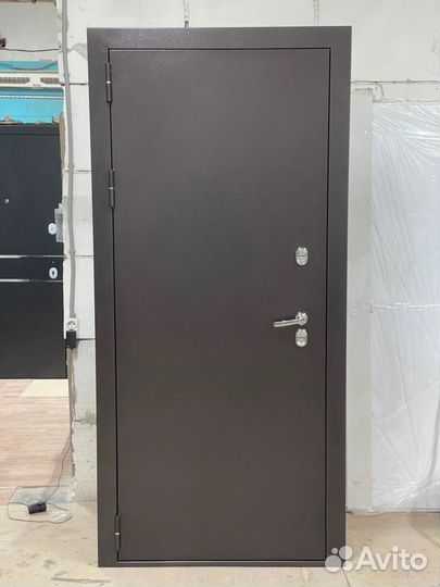 Дверь входная металлическая