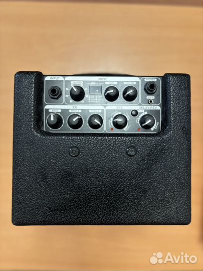 Электрогитара с комбоусилителем