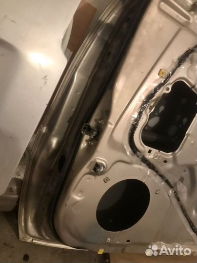 Дверь передняя правая Toyota Land Cruiser 100