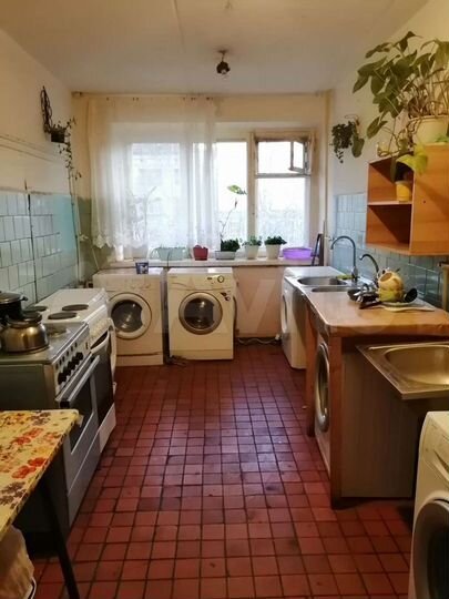 Комната 18 м² в > 9-к., 4/5 эт.