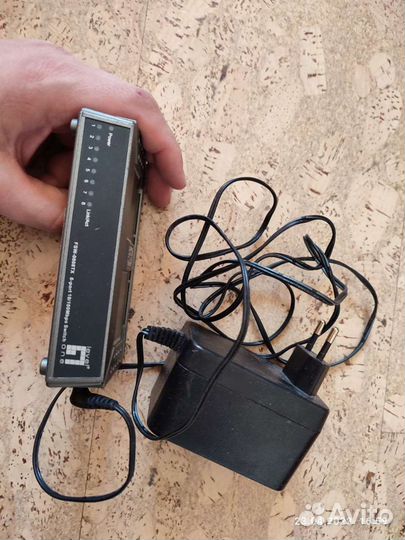 Хаб, свитч, коммутатор на 8 портов