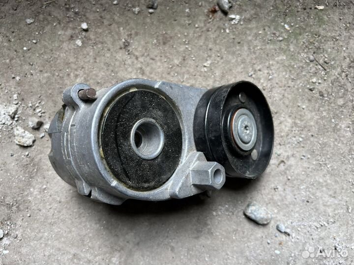 Натяжитель ремня VAG 2.4-2.8 B5