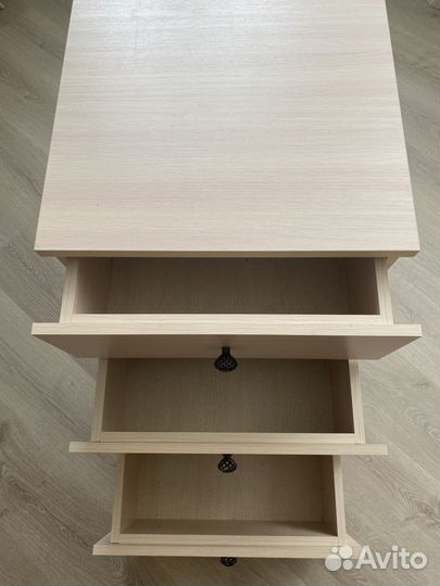 Тумба выкатная на колесиках