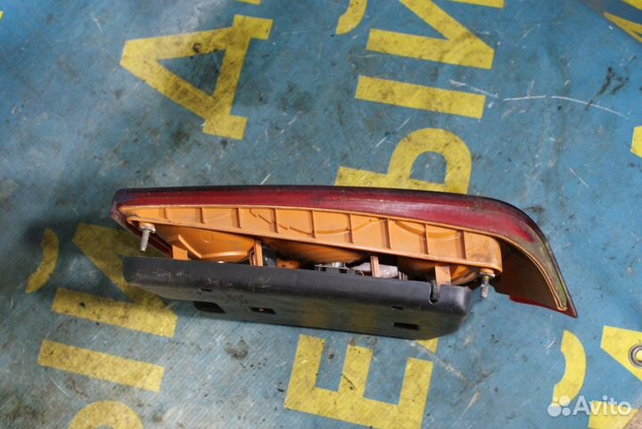 Задний правый фонарь Ford Escort