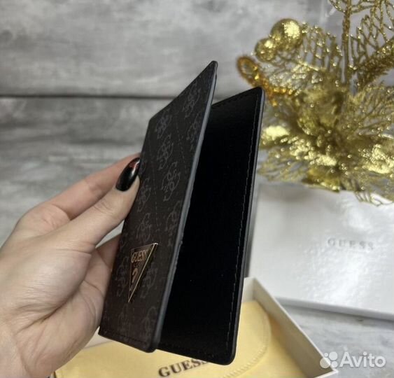 Обложка на паспорт Guess