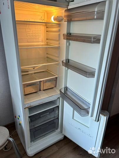 Холодильник hotpoint Ariston бу
