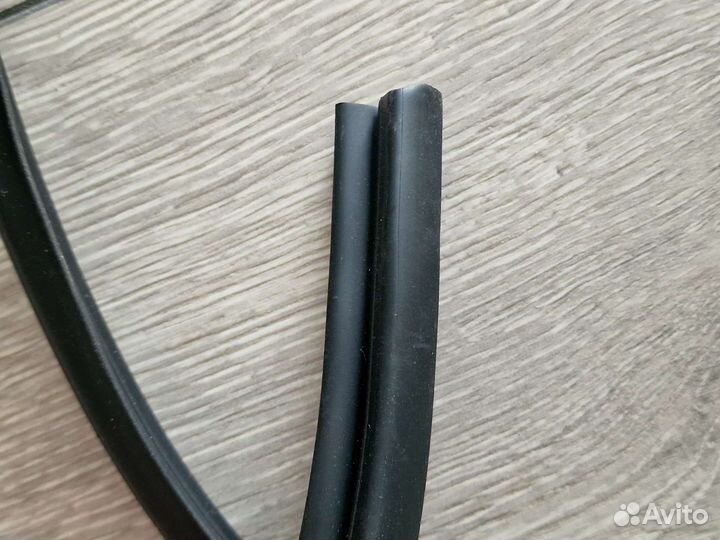 Уплотнитель лобового стекла (Резинка) Audi/VW (4м)