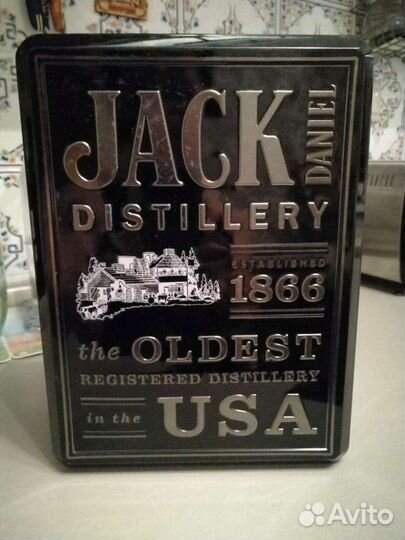 Коробки и бутылки от элитного алкоголя