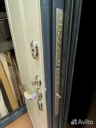 Входная дверь