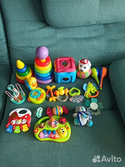 Развивающие игрушки для малышей пакетом