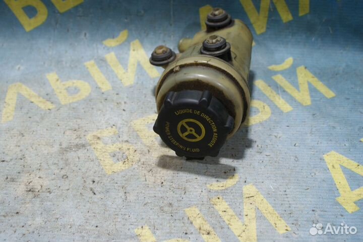 Бачок гидроусилителя руля Ford Focus 1