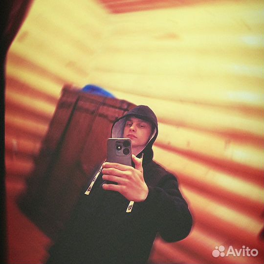 Бармен официант. Кальянщик. Администратор