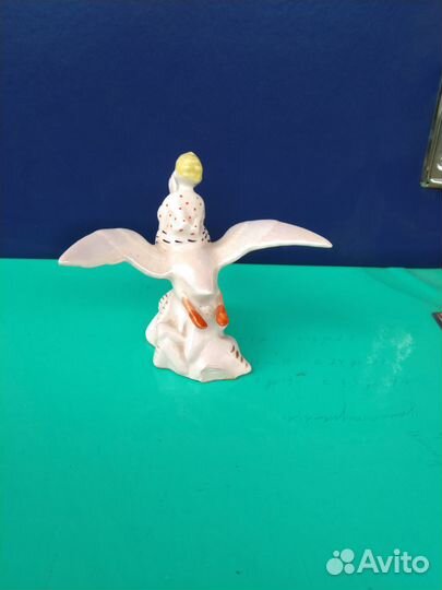 Фарфоровая статуэтка 