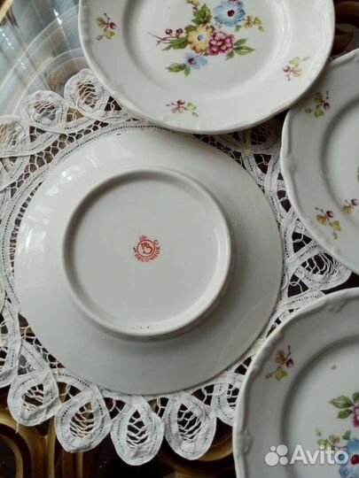 Фарфоровые тарелки 