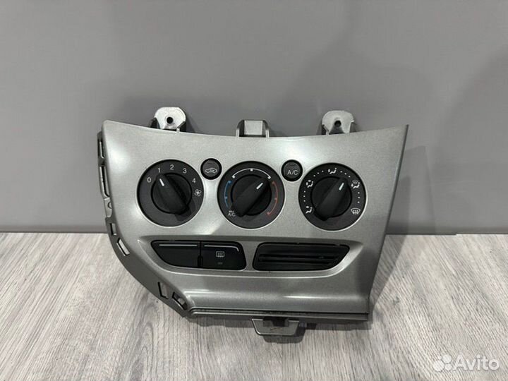 Блок управления отопителем Ford Focus 3 2012