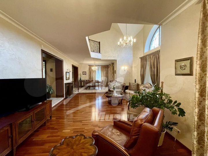 Коттедж 350 м² на участке 15 сот.