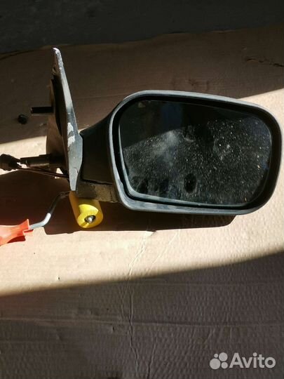 Зеркало заднего вида