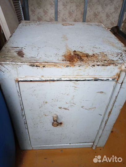 Сейф металлический