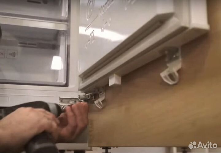 Ремонт дверей встроенных холодильников Siemens