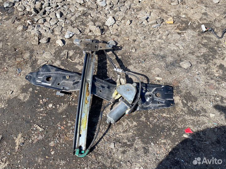 Стеклоподъемник передний правый Toyota carina e