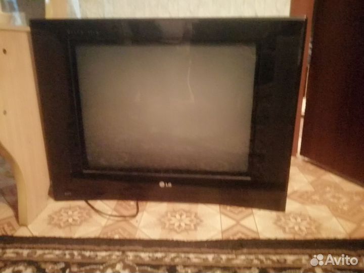 Продам телевизор на разбор