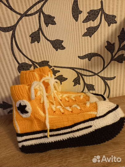 Вяжу на заказ тапочки кеды