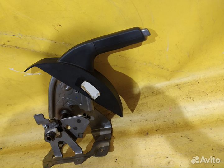 Рычаг стояночного тормоза Nissan Qashqai J10