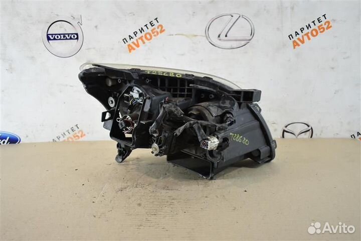 Фара передняя левая Toyota Avensis универсал