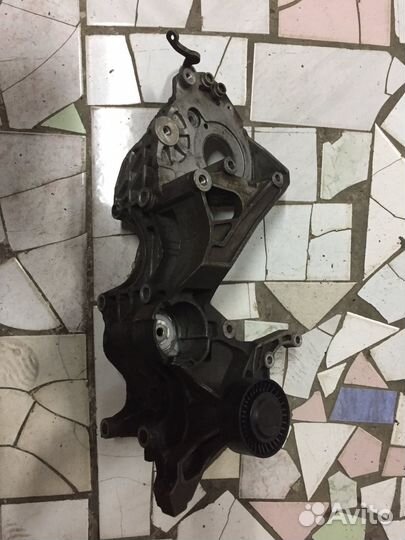 Кронштейн генератора Volkswagen Passat B6 2.0