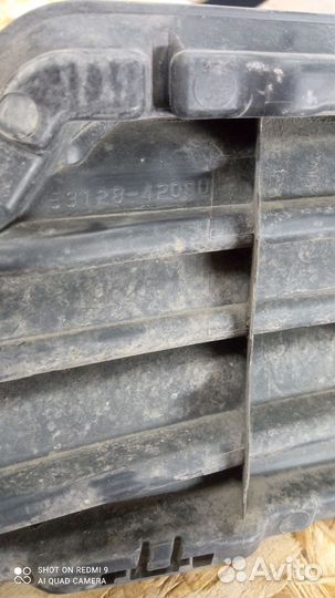 Решетка в бампер левая Toyota RAV 4