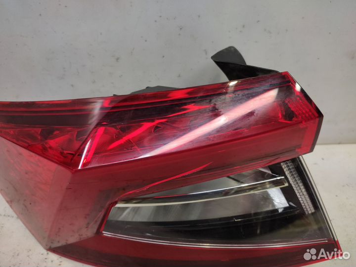 Фонарь наружный левый Skoda Karoq 2017